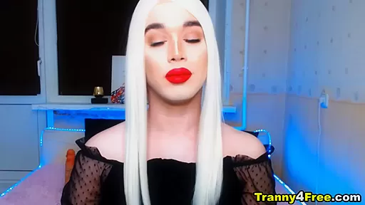 Awesome Shemale Masturbate On Cam