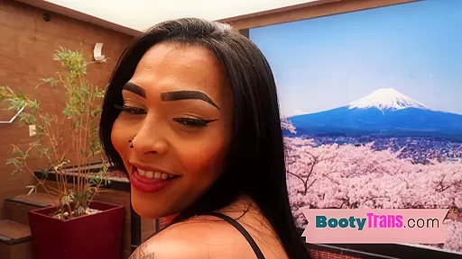 Bootylicious latina ts jerks while riding bareback in couple