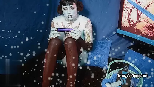 Trixxy Von Tease - SHE QUEEN WINTER VIXXEN