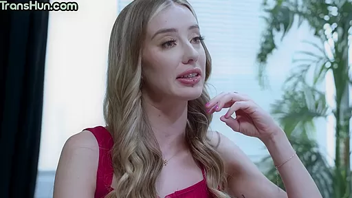 Office lesbian trans pussyfeasting during interview