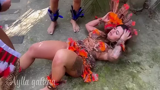 Eu E Minha Amiga Saindo Da Festa Do Carnaval Encontramos A Maior Buceta Do Brasil E Metemos Nela Gostoso Ate Arrombar 5 Min