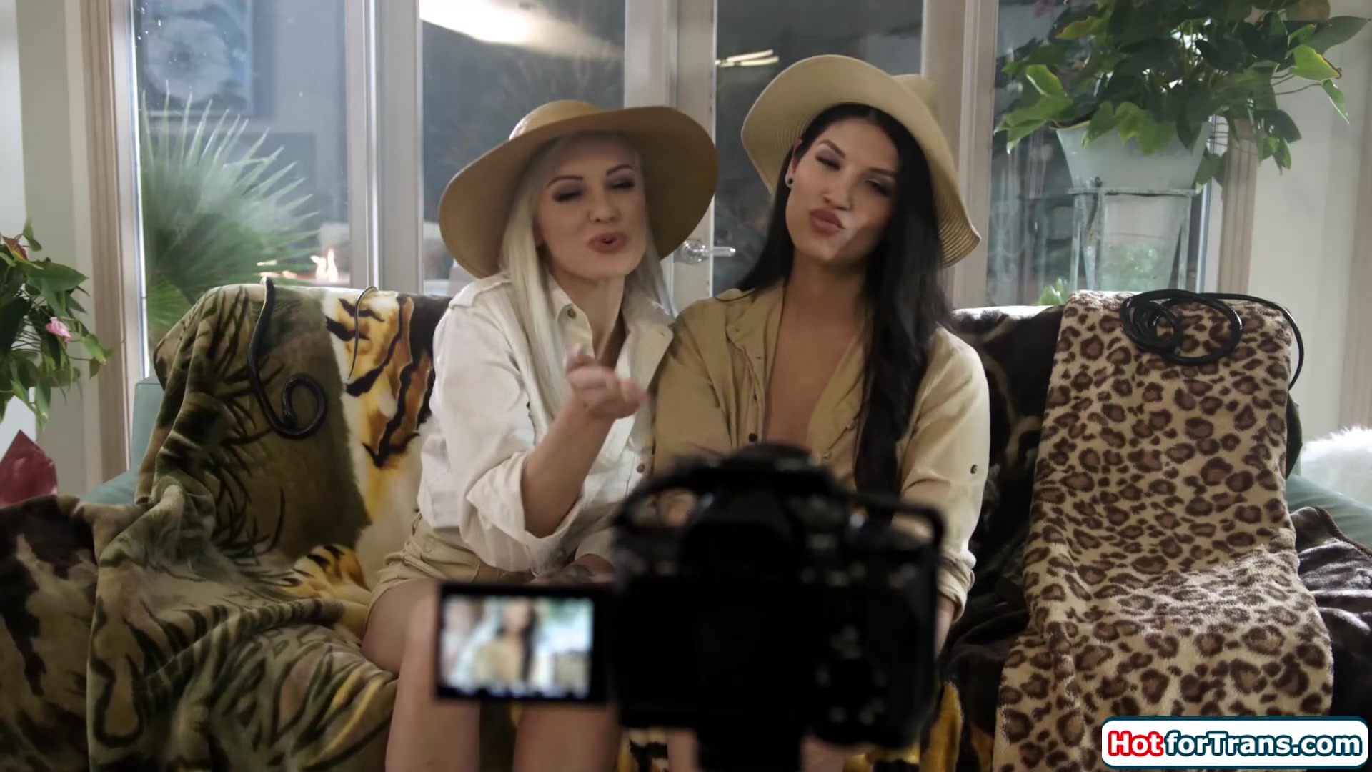 Busty milf Kenzie Taylor rides latin shemale bff Zariah Aura