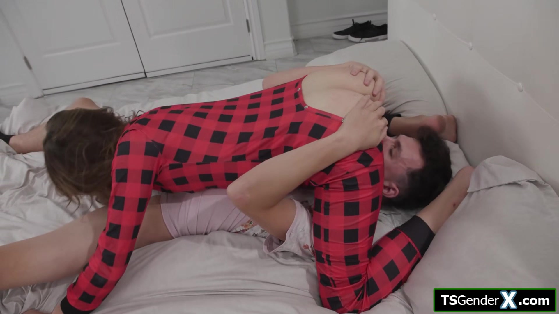Trans Jayne Calloway 69 blowjob and analized by gfs stepbro