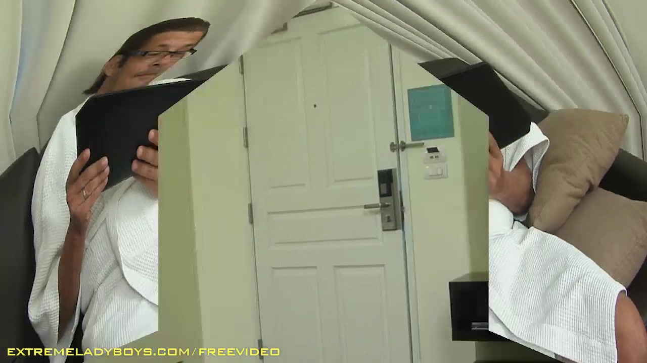 Redhead ladyboy in white stockings gets fucked in Goldilocks costume