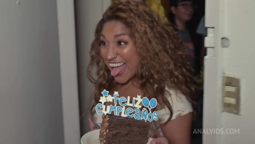 Surprise birthday party LLE023 - PissVids