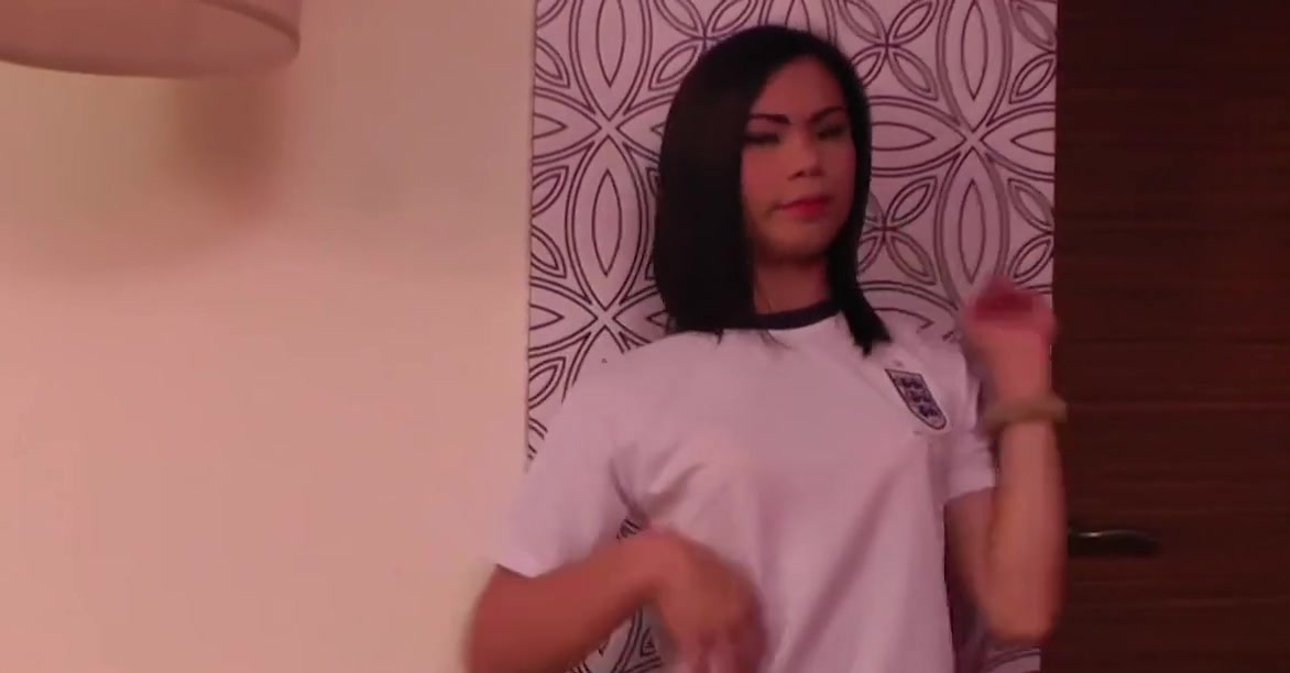 teen 18+ Ladyboy in England Jersey Gets Fucked in Bed until Orgasm