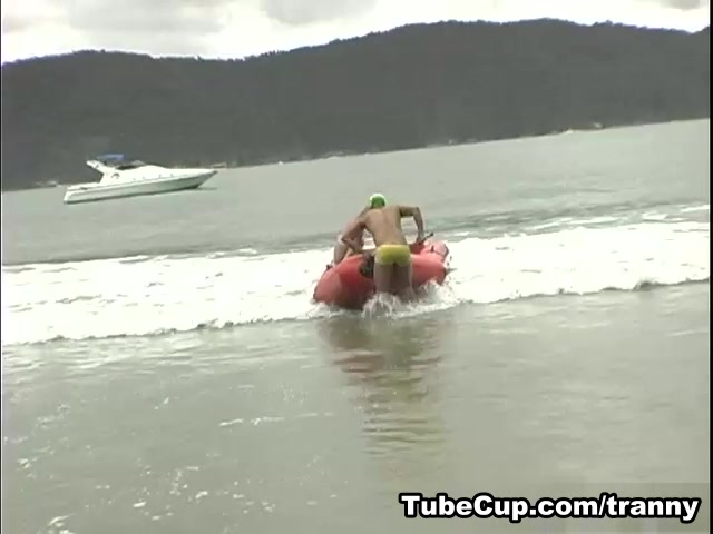 Gisele Lemos & Yago Ribeiro in On the beach Scene