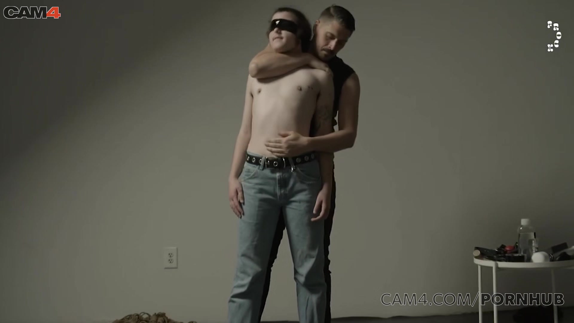 Femboy gets tied up and pinched : CAM4 Trans