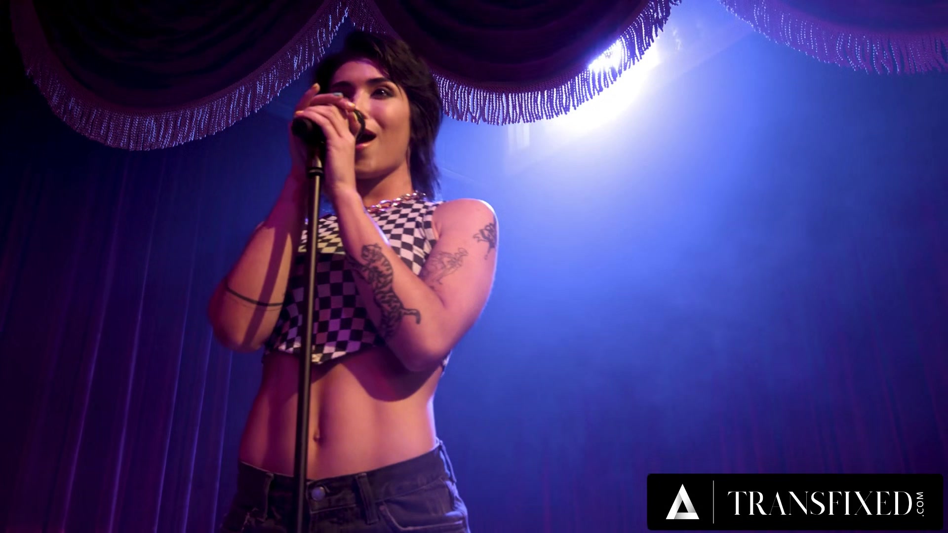 TRANSFIXED - Cabaret Club Owner Ariel Demure Fucks Newbie Singer Brooklyn Gray And Cums On Her Pussy