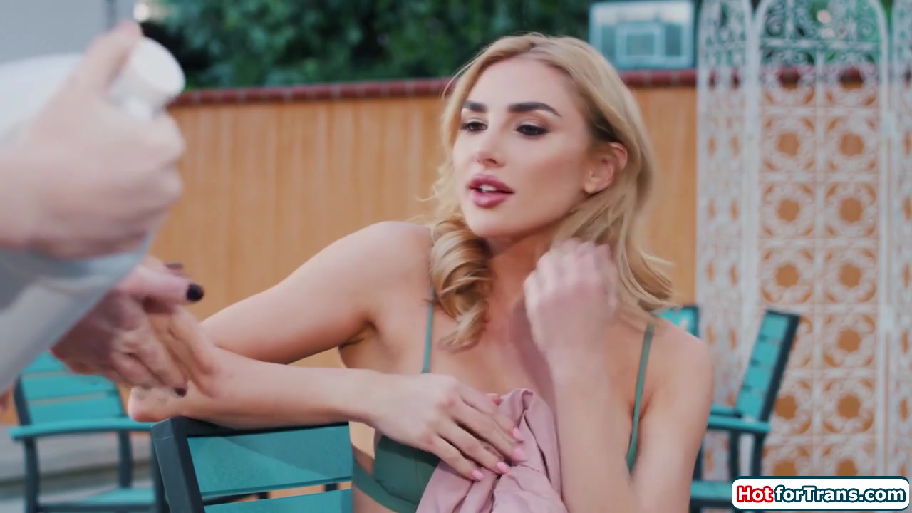Small tits tgirls give busty lady happy end massage and anal