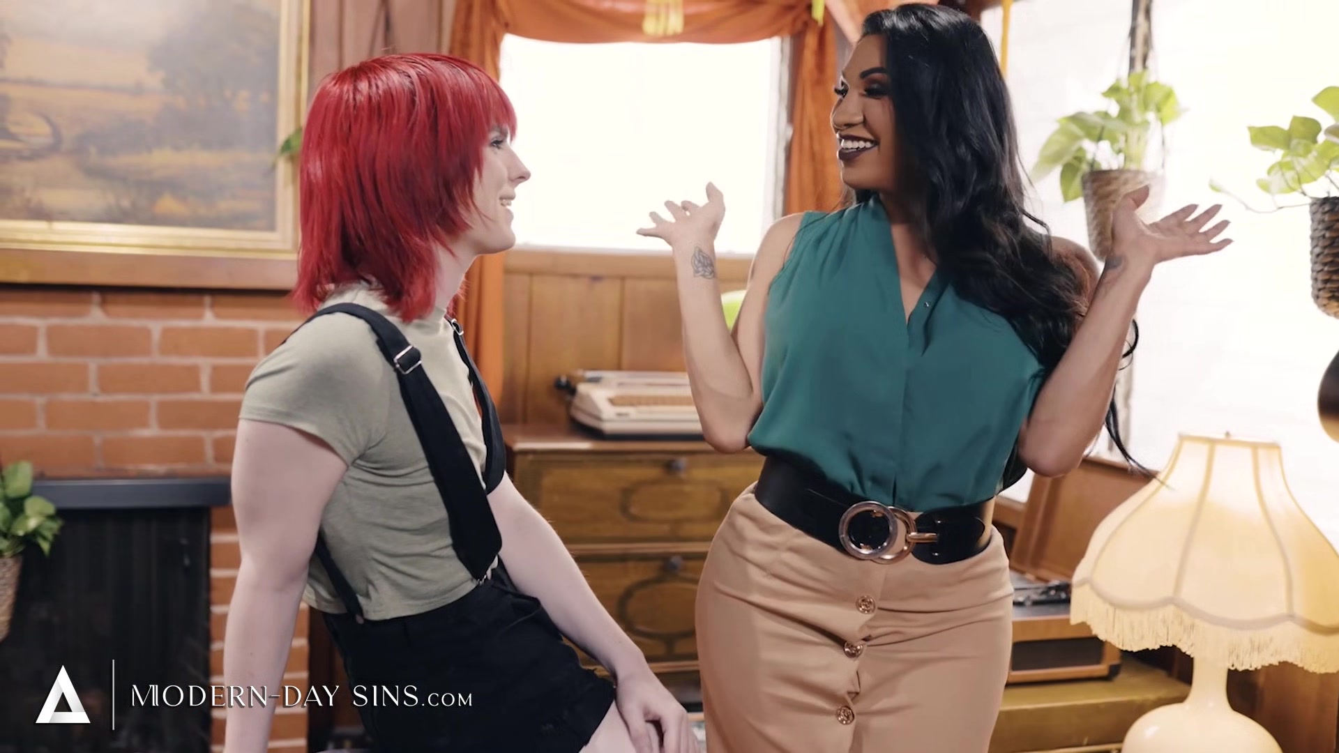 MODERN-DAY SINS - Hot Trans Babysitter Bottoms For Their Potential Bosses During Impromptu Threesome
