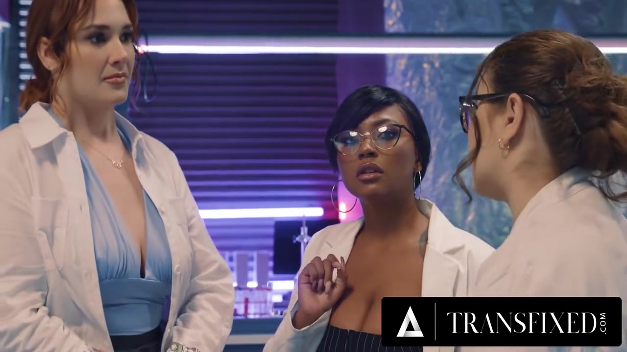 Dolls: Khloe Kay & Zariah Aura Get Caught Fucking By Horny Scientist Avery Jane!