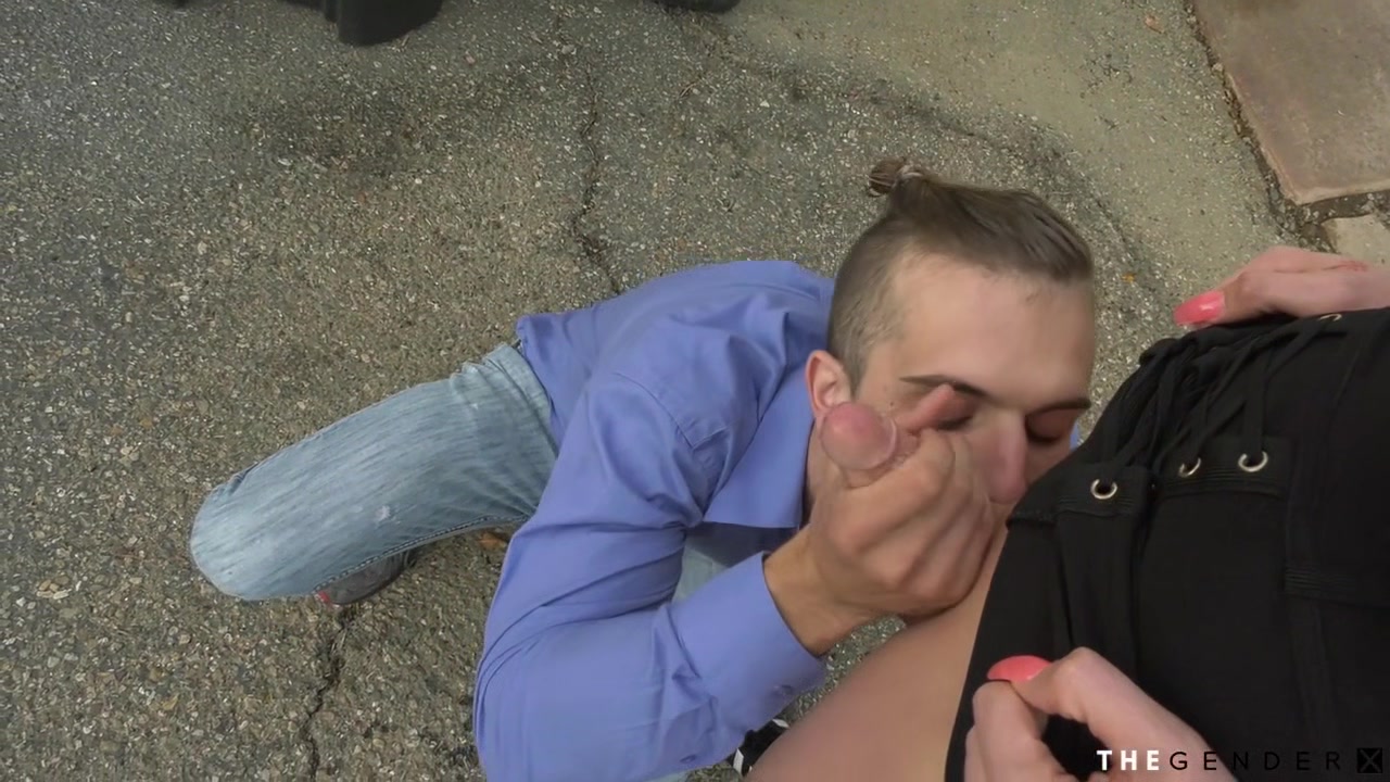 Big boobs tgirl blown before barebacked until shooting jizz