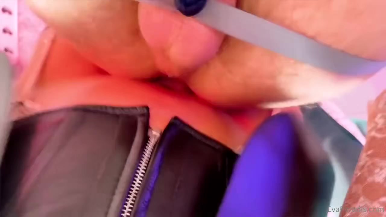 Two Horny Ts Darling Bareback Spitroast A Willing Fella