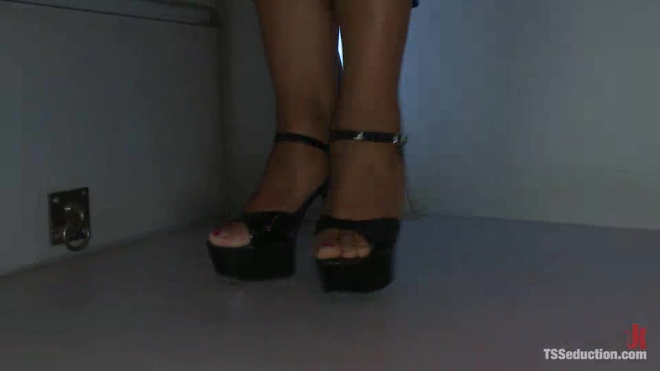 Introducing Hung Jayla Marie In A Series Installment Of The Wives Club - Kink