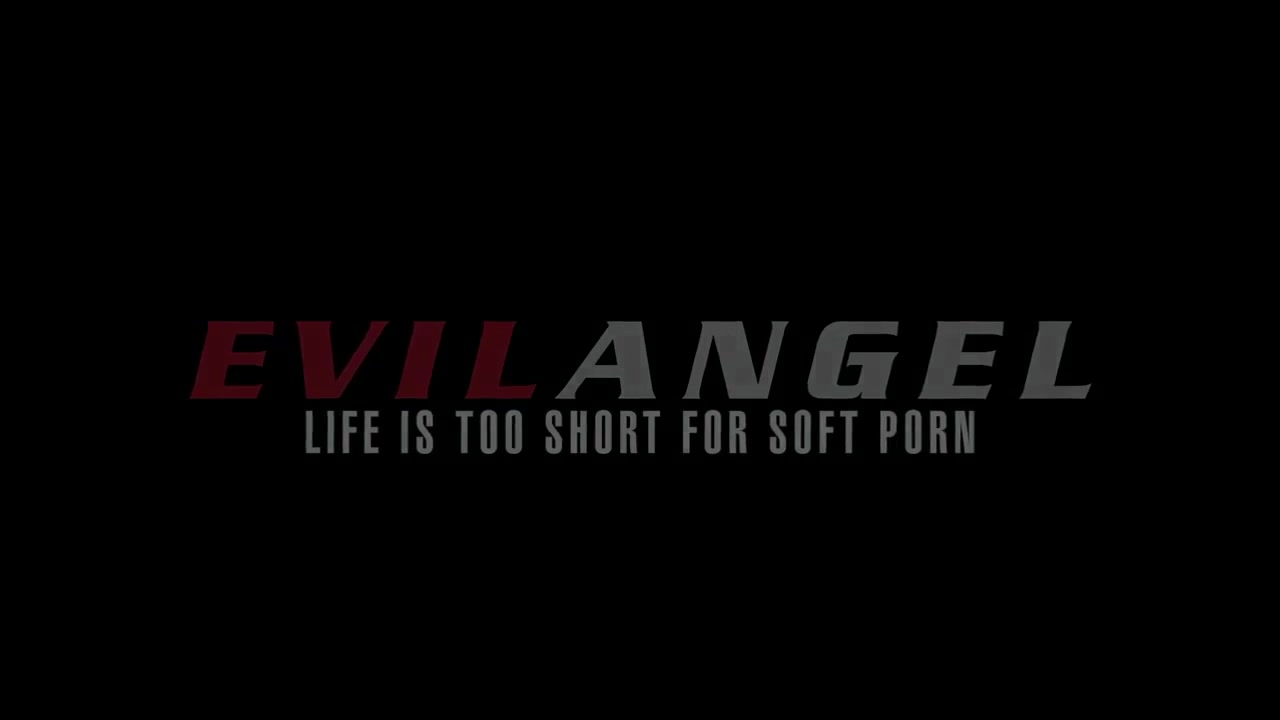 Heavy-breasted Cis Girl Takes Double Penetration & D