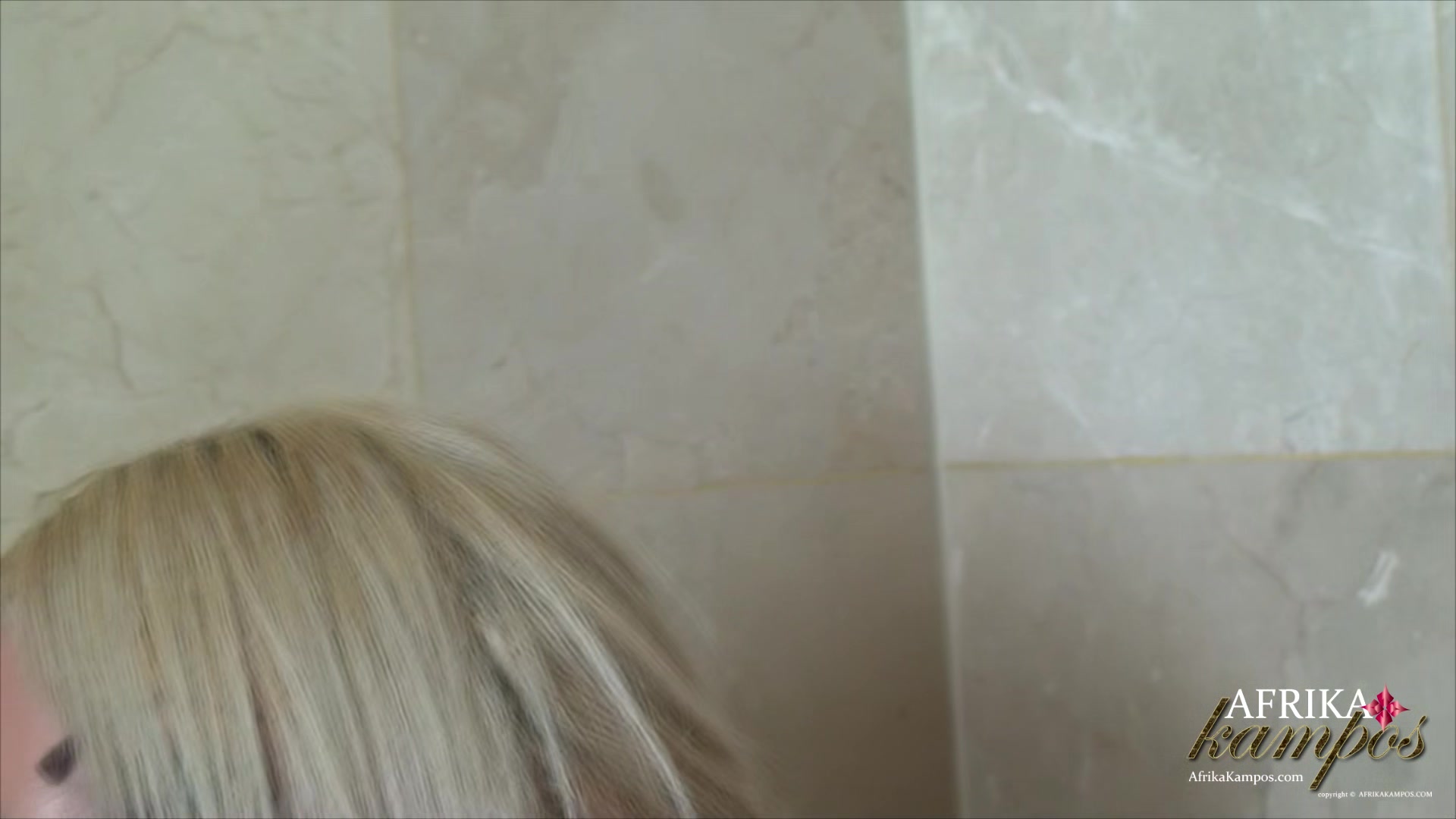 Wet Blonde tranny - AfrikaKampos
