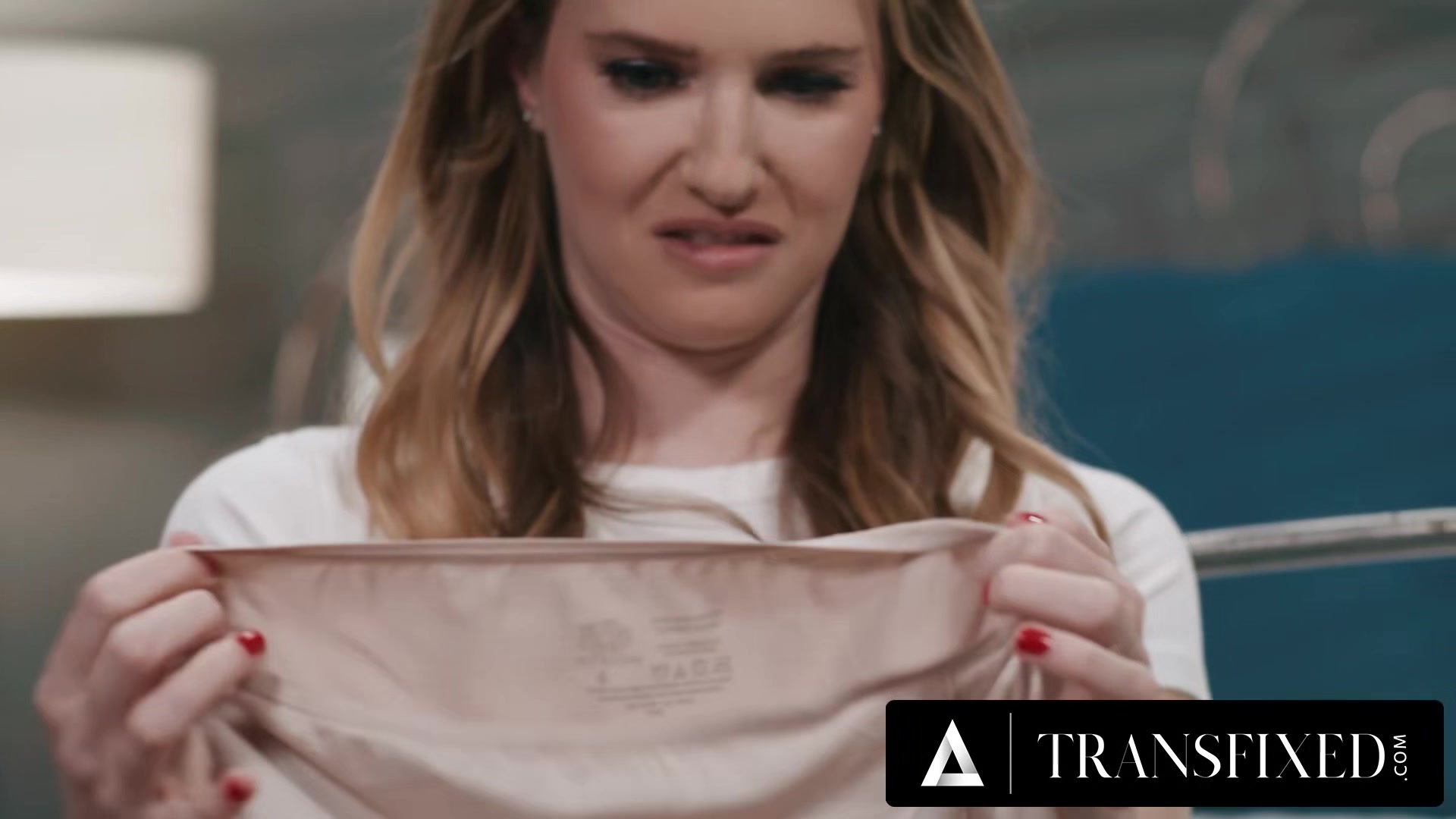 TRANSFIXED - Thoughtful Ashley Lane Surprises Hot Roommate Aubrey Kate With A Sexy Panties Gift