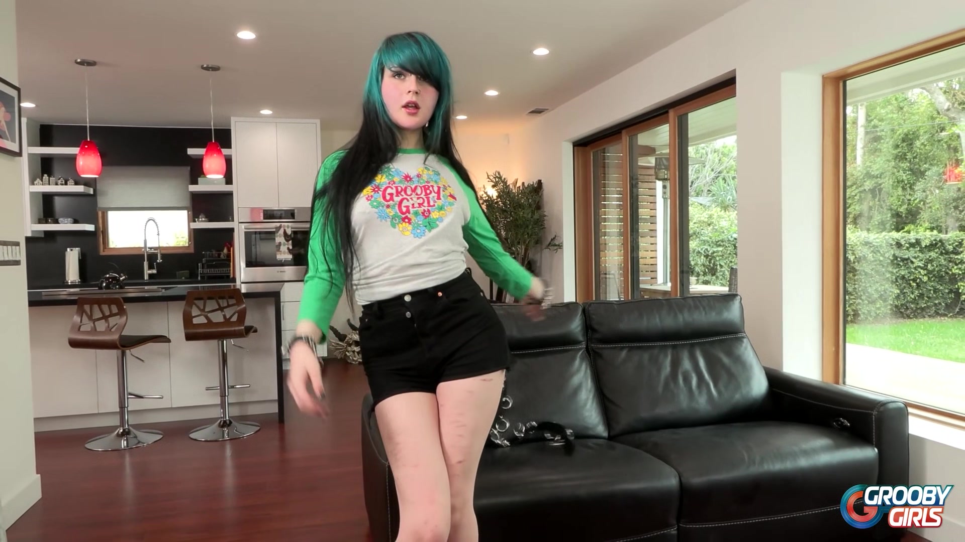 GROOBYGIRLS - Susie Agnew In The Living Room Masturbation