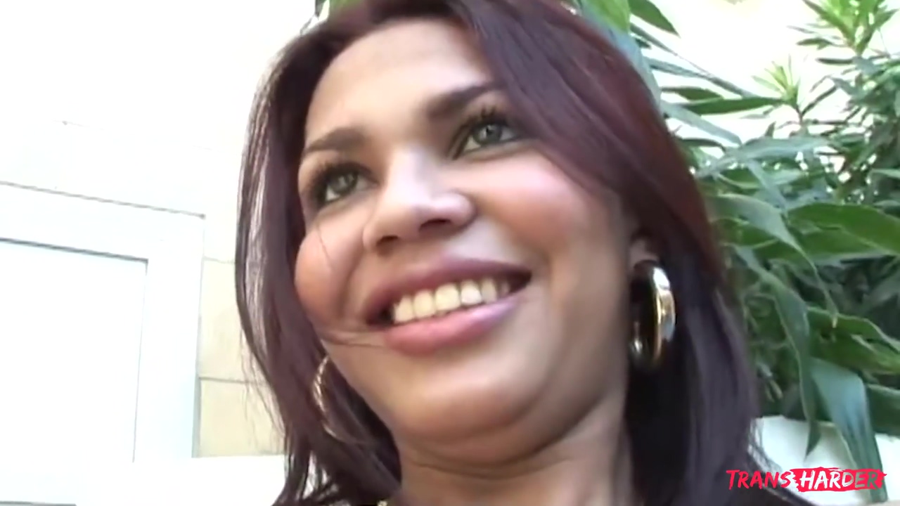 She-male Stunner, Big Tit Sensation