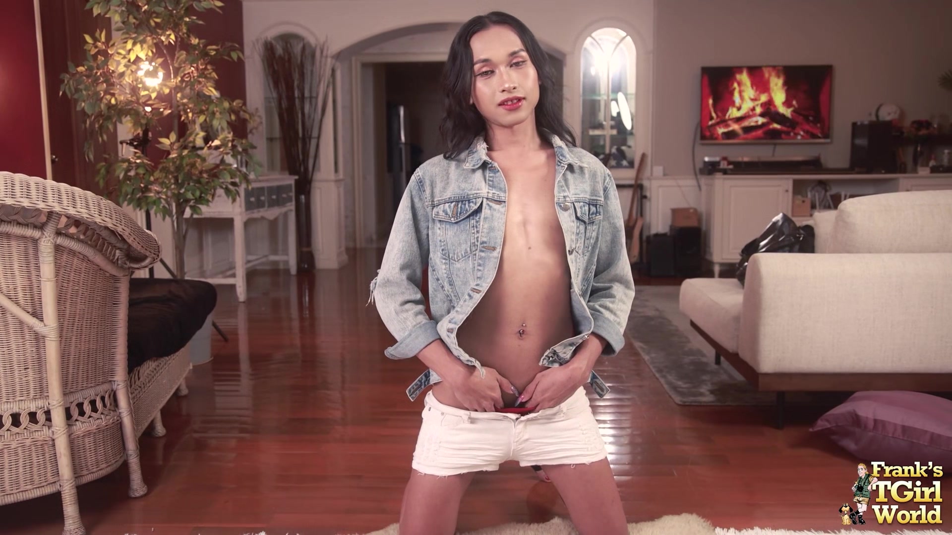 FRANKS TGIRLWORLD - One Peek at Pupe Tonight and Play